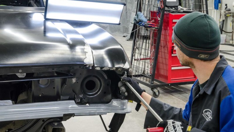 Вмятины на крыше, капоте, багажнике автомобиля